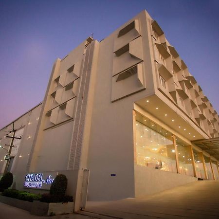 Citadel Hotel By Vinnca Hyderabad Exterior foto